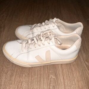 Veja Esplar “Bria” White Sneakers – Women’s Size 8